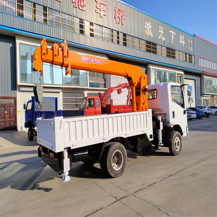 察哈尔右翼后旗三轮随车吊定制 农用改装机自备吊中瑞长期出售